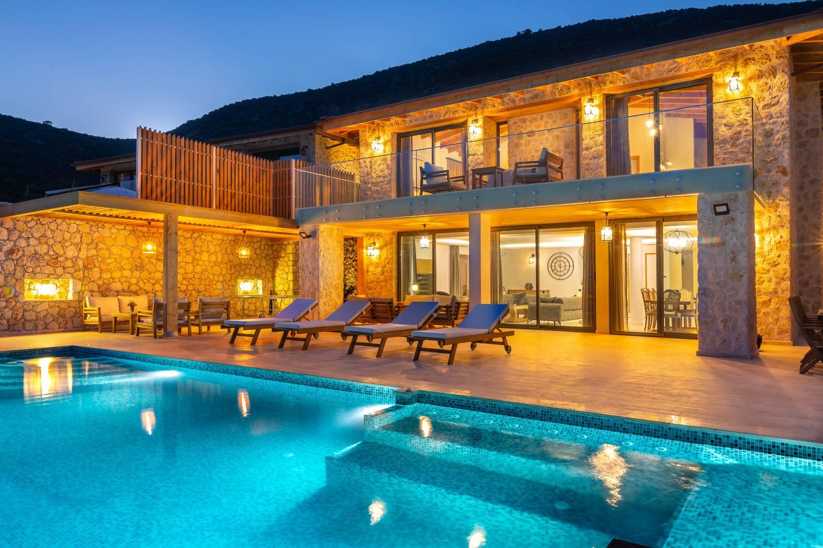 Kalkan Kalamar'da Denize Sıfır, Özel Havuzlu, Lüks Tasarımlı Villa-36244