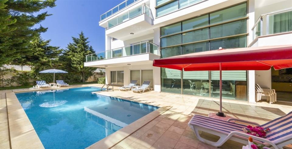 Kaş Kalkan'da Doğa Manzaralı, Özel Havuzlu, Bahçeli Villa