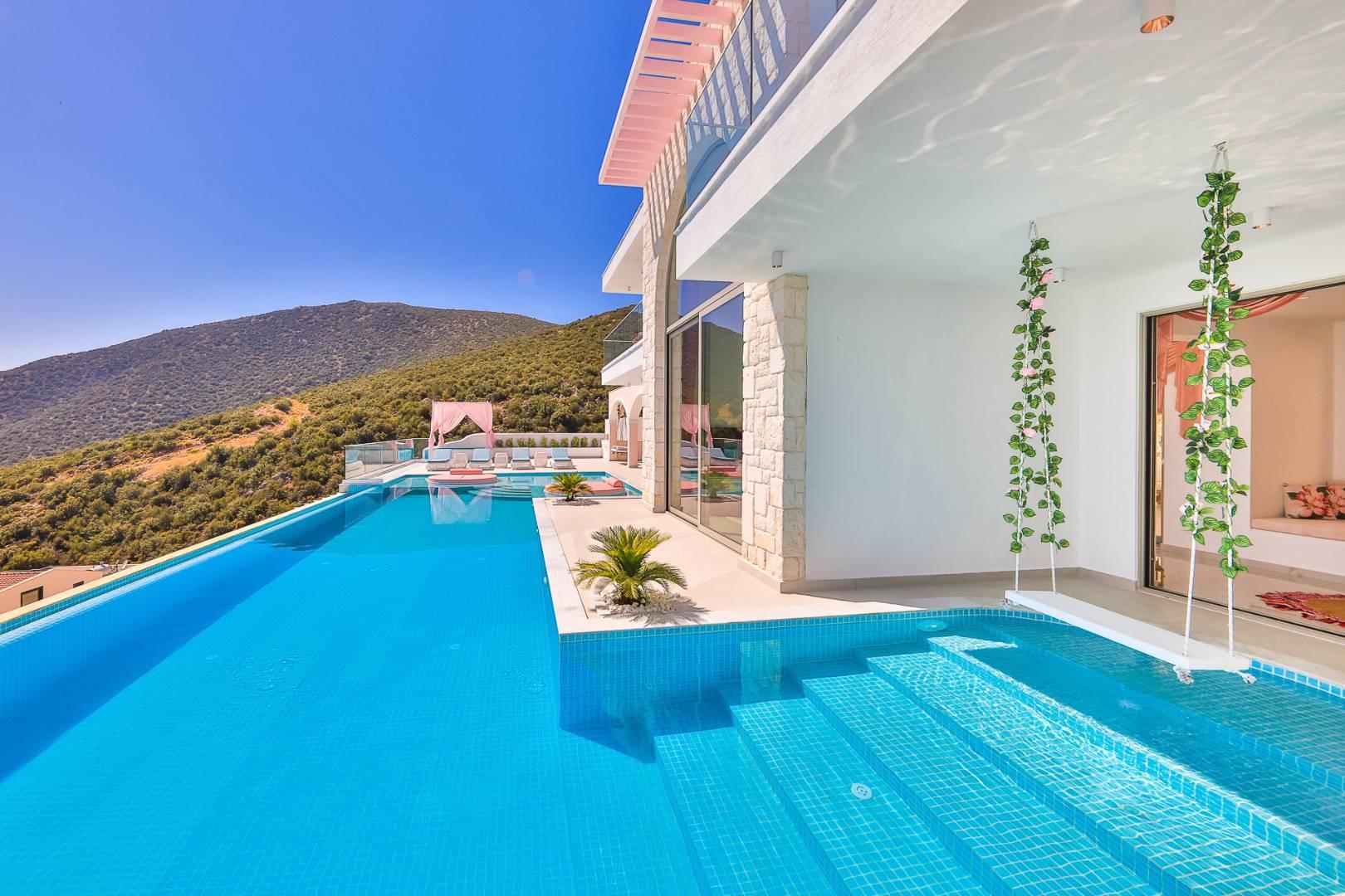 Kalkan Kalamar'da Geniş Ailelere Uygun, Özel Havuzlu, Manzaralı Villa-34751