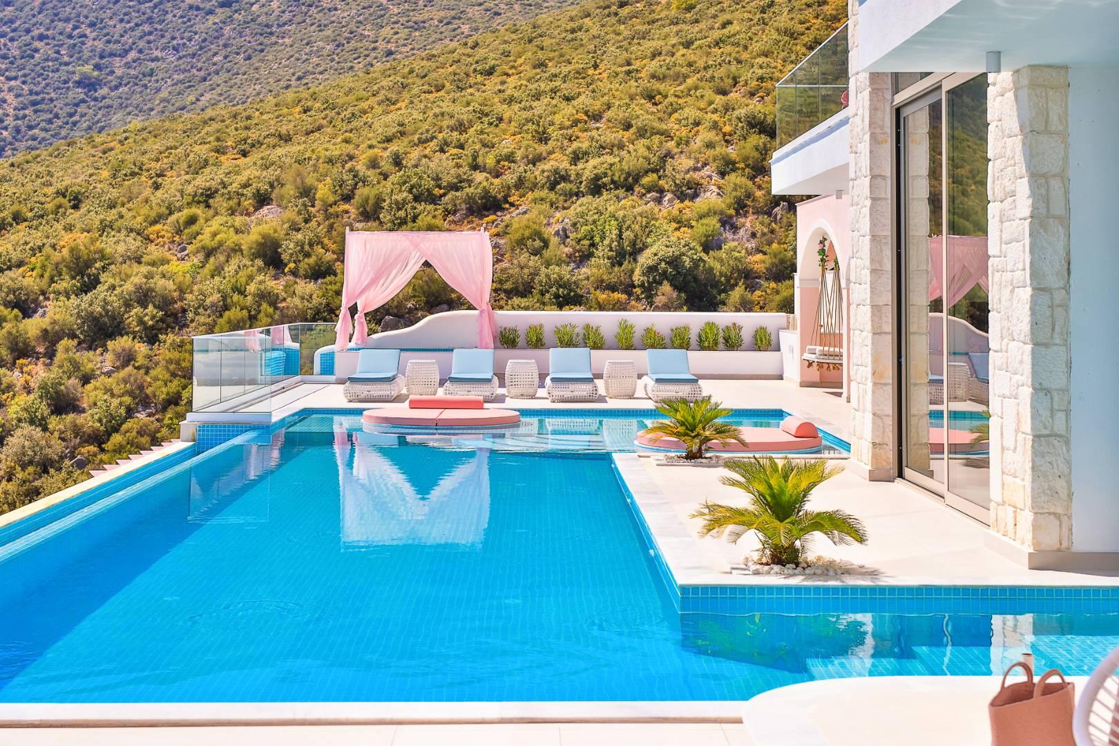 Kalkan Kalamar'da Geniş Ailelere Uygun, Özel Havuzlu, Manzaralı Villa-34751