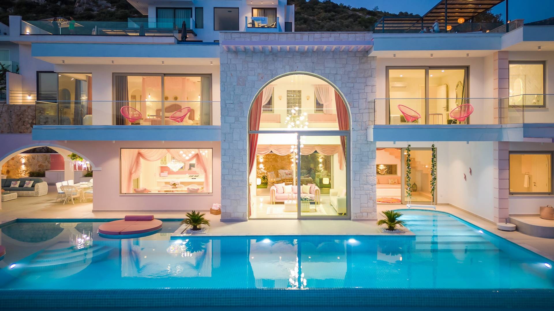 Kalkan Kalamar'da Geniş Ailelere Uygun, Özel Havuzlu, Manzaralı Villa