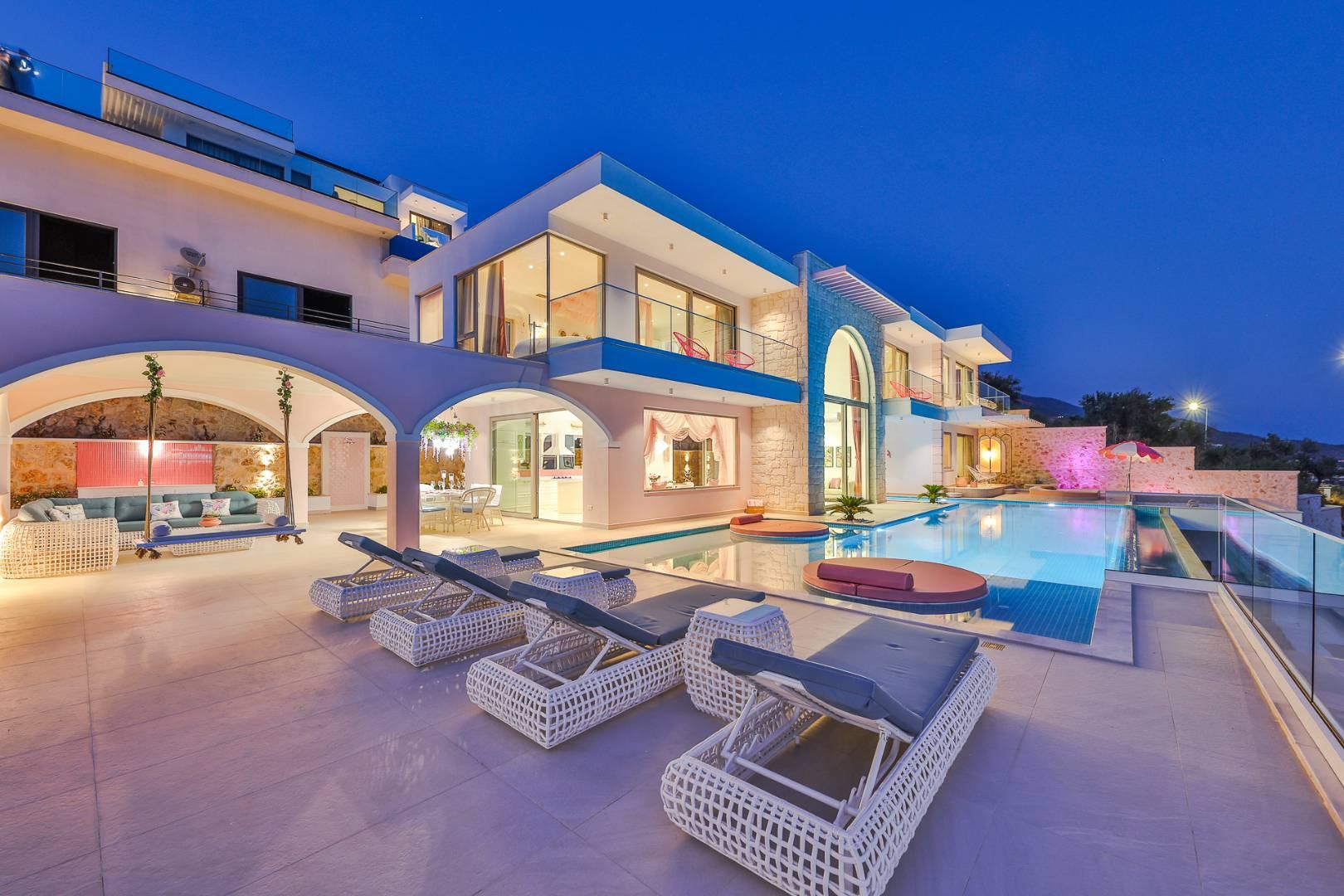 Kalkan Kalamar'da Geniş Ailelere Uygun, Özel Havuzlu, Manzaralı Villa-34751