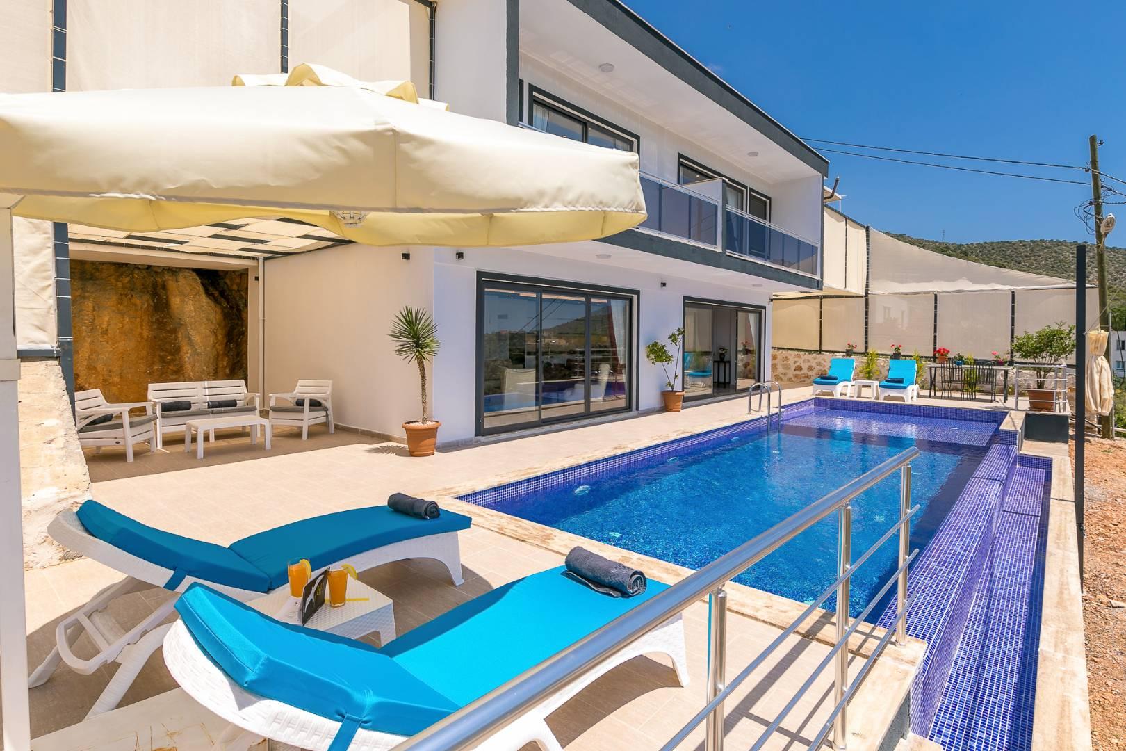 Kaş Bezirgan'da Dağ Manzaralı, Özel Havuzlu, Şık Kiralık Villa -34753