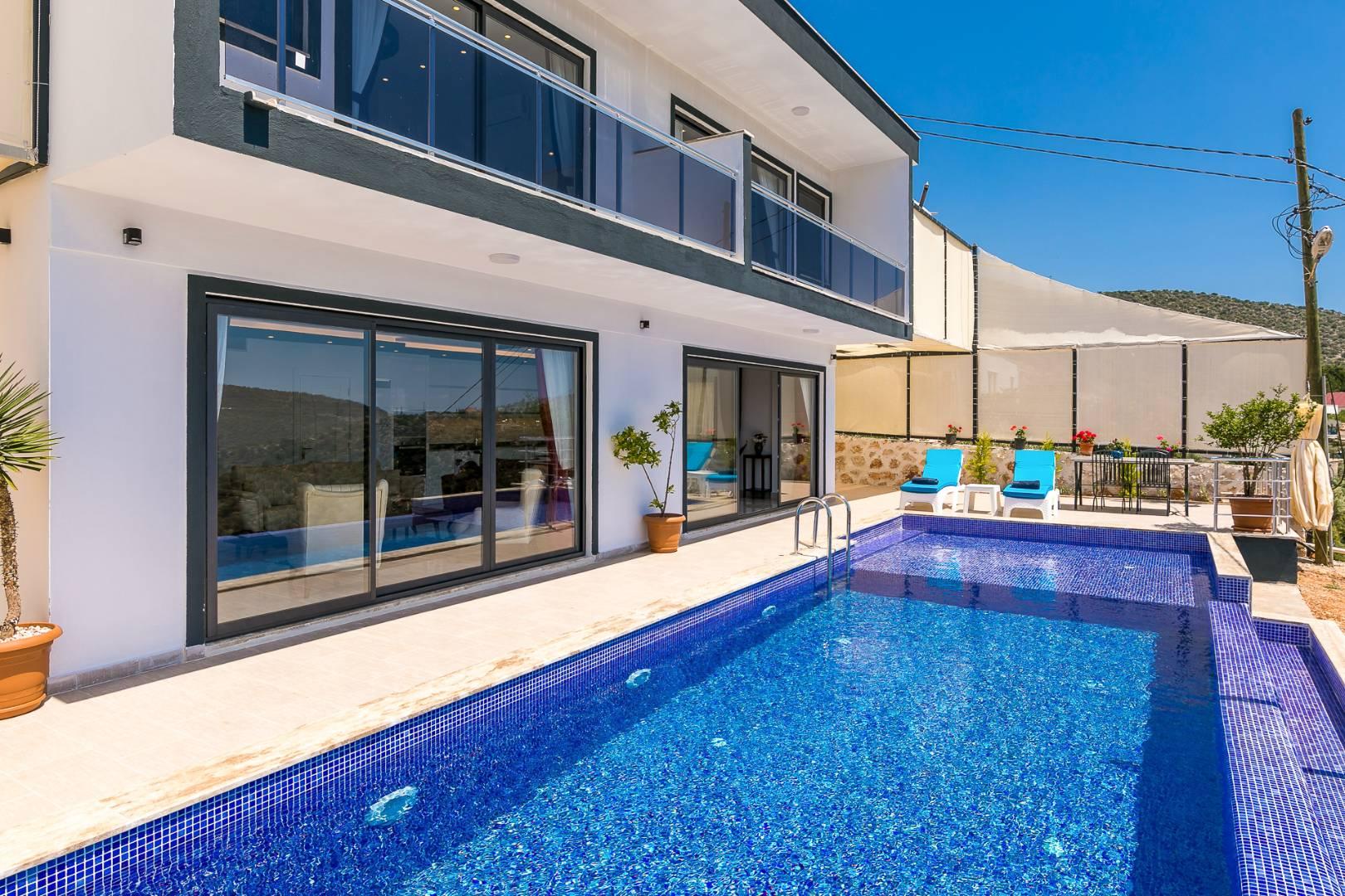 Kaş Bezirgan'da Dağ Manzaralı, Özel Havuzlu, Şık Kiralık Villa -34753