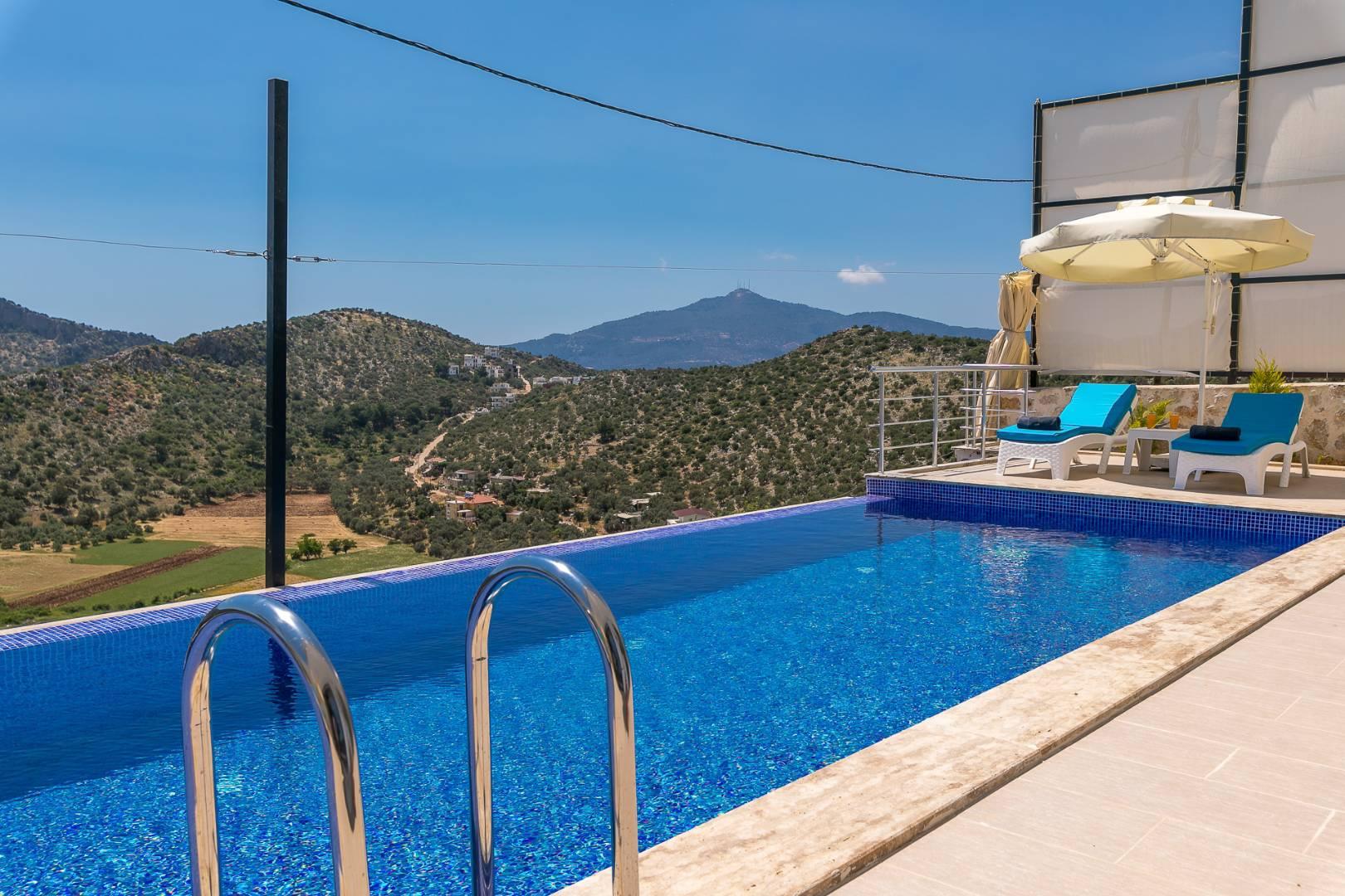 Kaş Bezirgan'da Dağ Manzaralı, Özel Havuzlu, Şık Kiralık Villa -34753