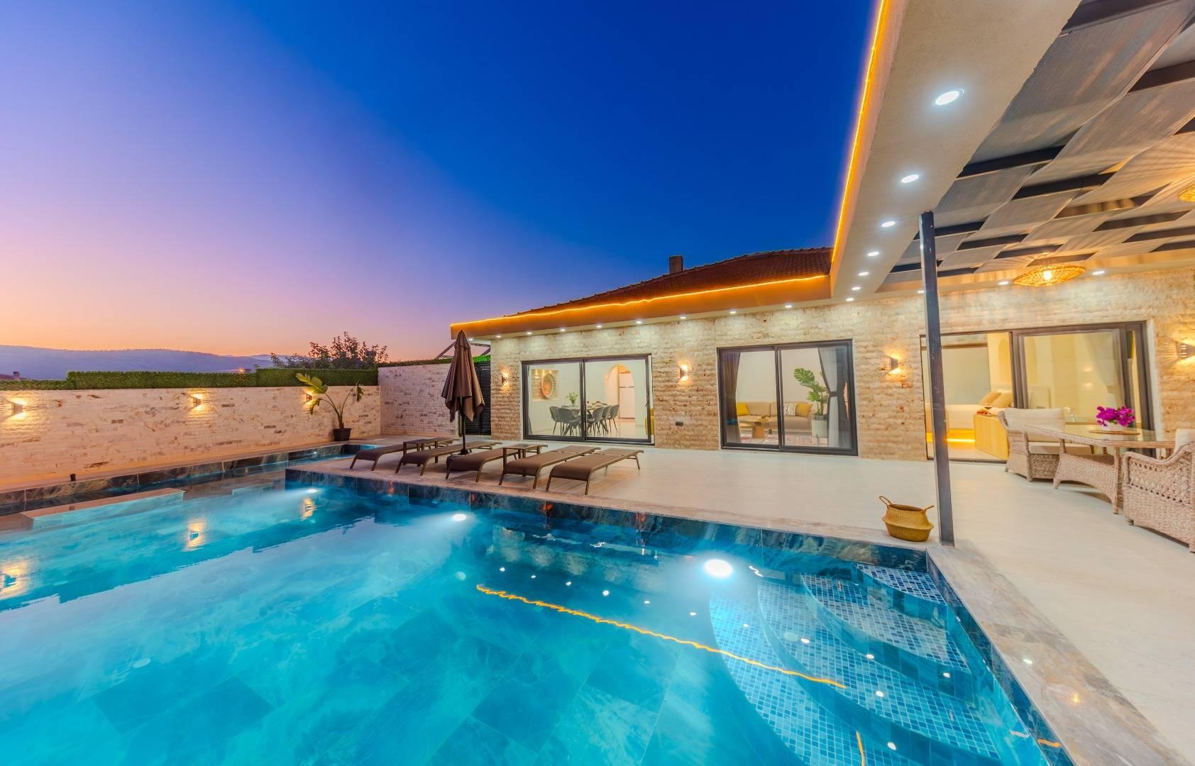 Kalkan Kınık'ta Sakin Konumda, Özel Havuzlu, Kiralık Villa-39779