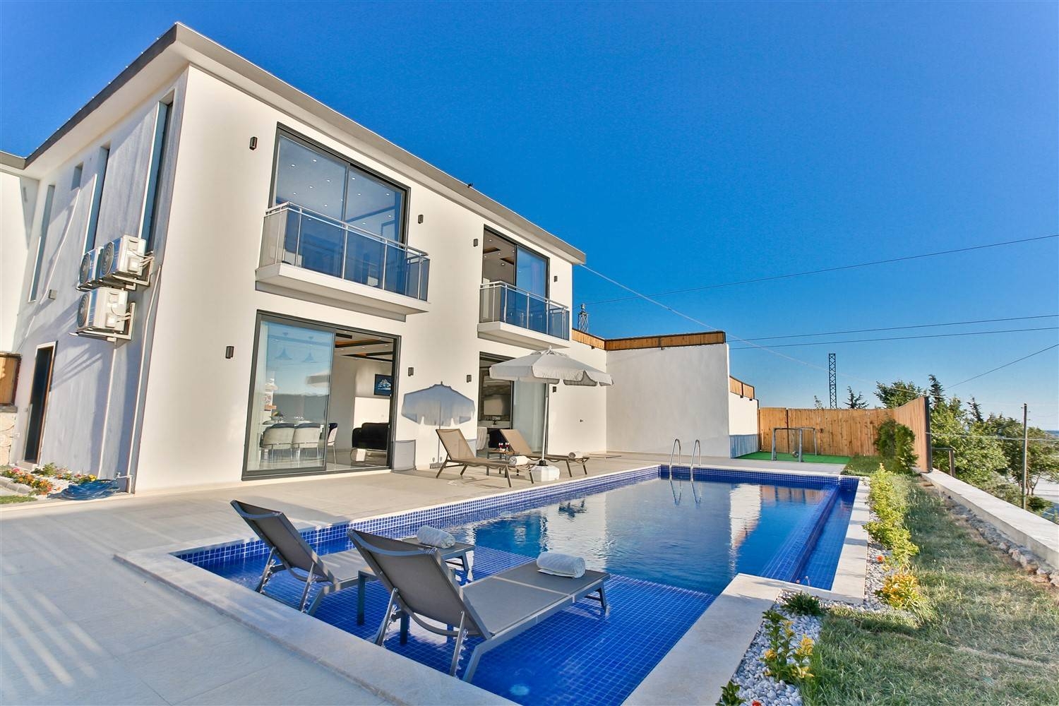 Kalkan Kınık'ta Doğa İçerisinde, Özel Havuzlu, Modern Villa