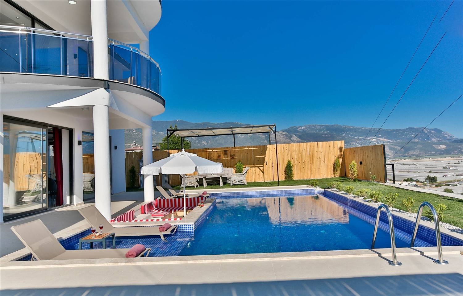 Kalkan Kınık'ta Ferah Bahçeli, Özel Havuzlu, Jakuzili, Şık Villa