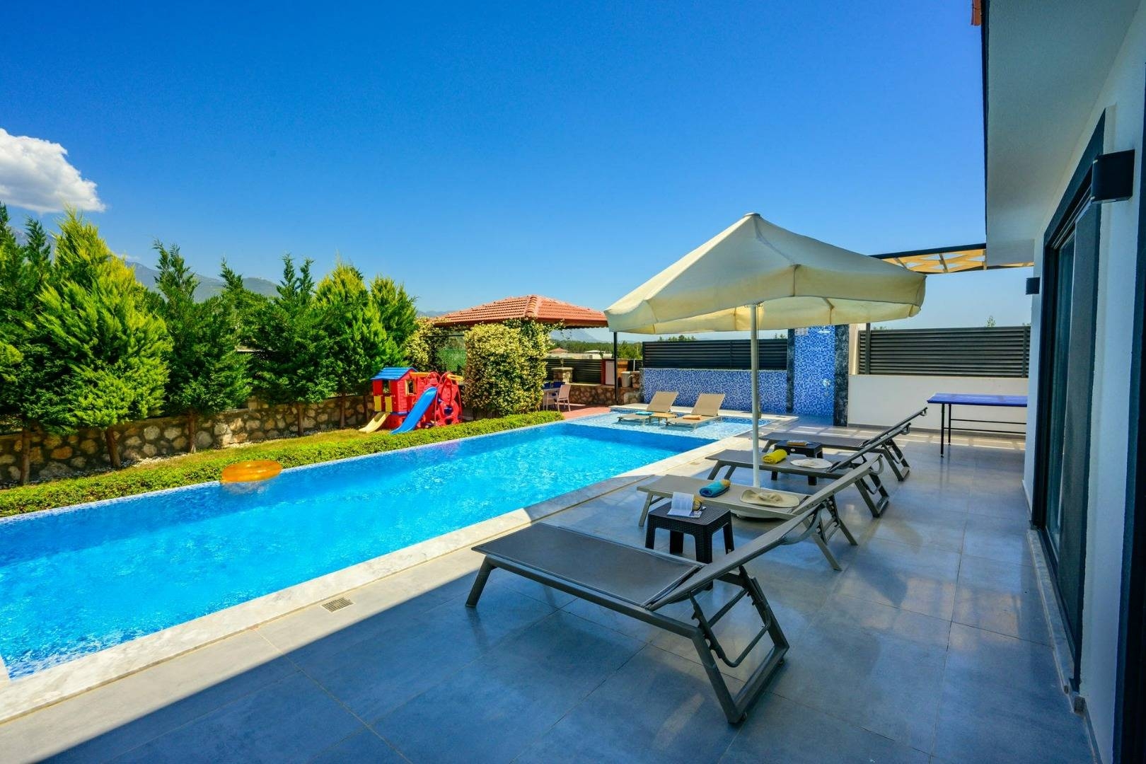 Kalkan Kınık'ta Yemyeşil Doğa İçerisinde, Özel Havuzlu, Şık Villa