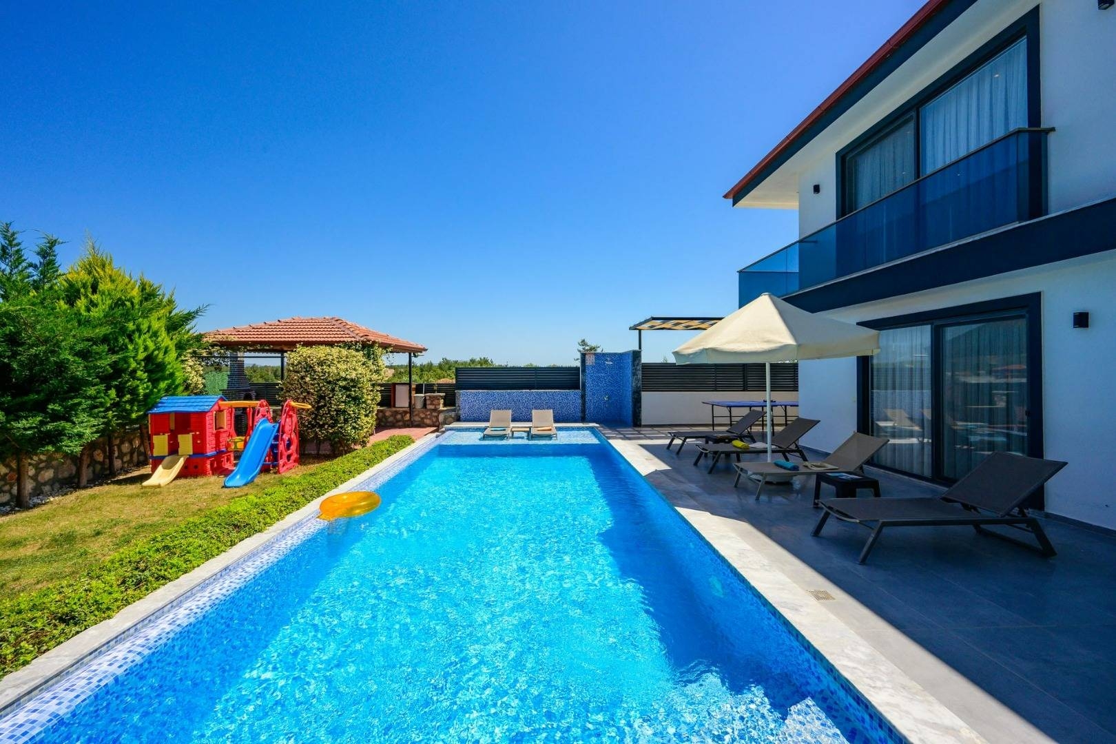 Kalkan Kınık'ta Yemyeşil Doğa İçerisinde, Özel Havuzlu, Şık Villa