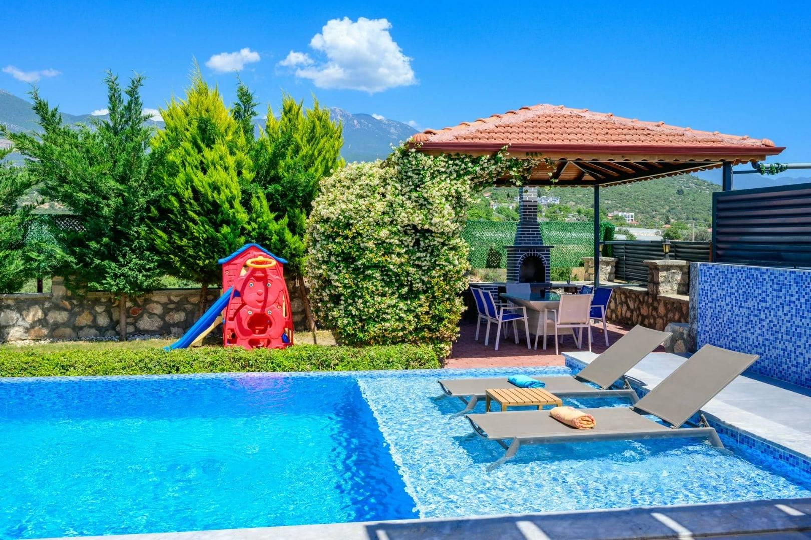 Kalkan Kınık'ta Yemyeşil Doğa İçerisinde, Özel Havuzlu, Şık Villa-42111