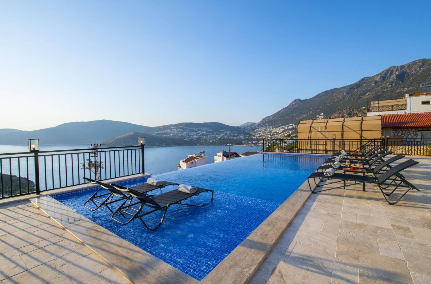 Kalkan Kışla'da Muhteşem Deniz Manzaralı, Sonsuzluk Havuzlu, Şık Villa-43479