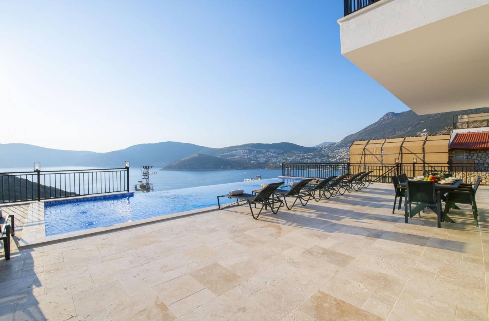 Kalkan Kışla'da Muhteşem Deniz Manzaralı, Sonsuzluk Havuzlu, Şık Villa-43479