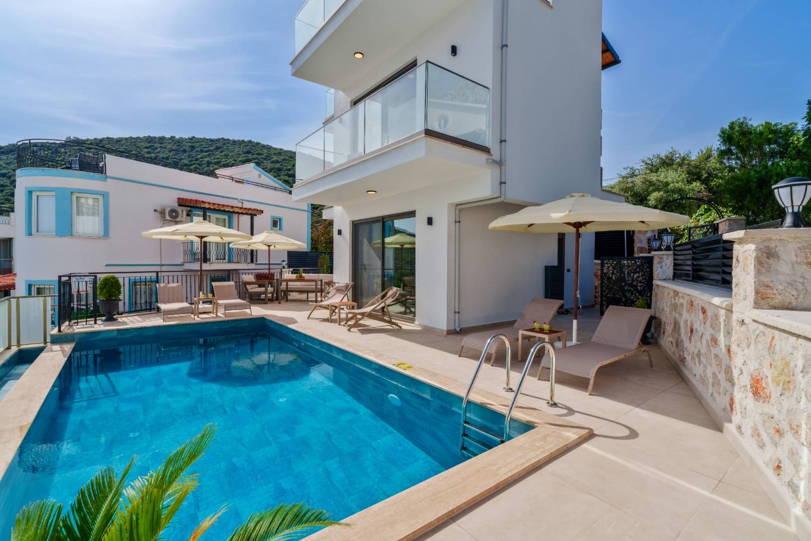 Kalkan Kızıltaş'ta Doğa Manzaralı, Özel Havuzlu, Lüks Villa