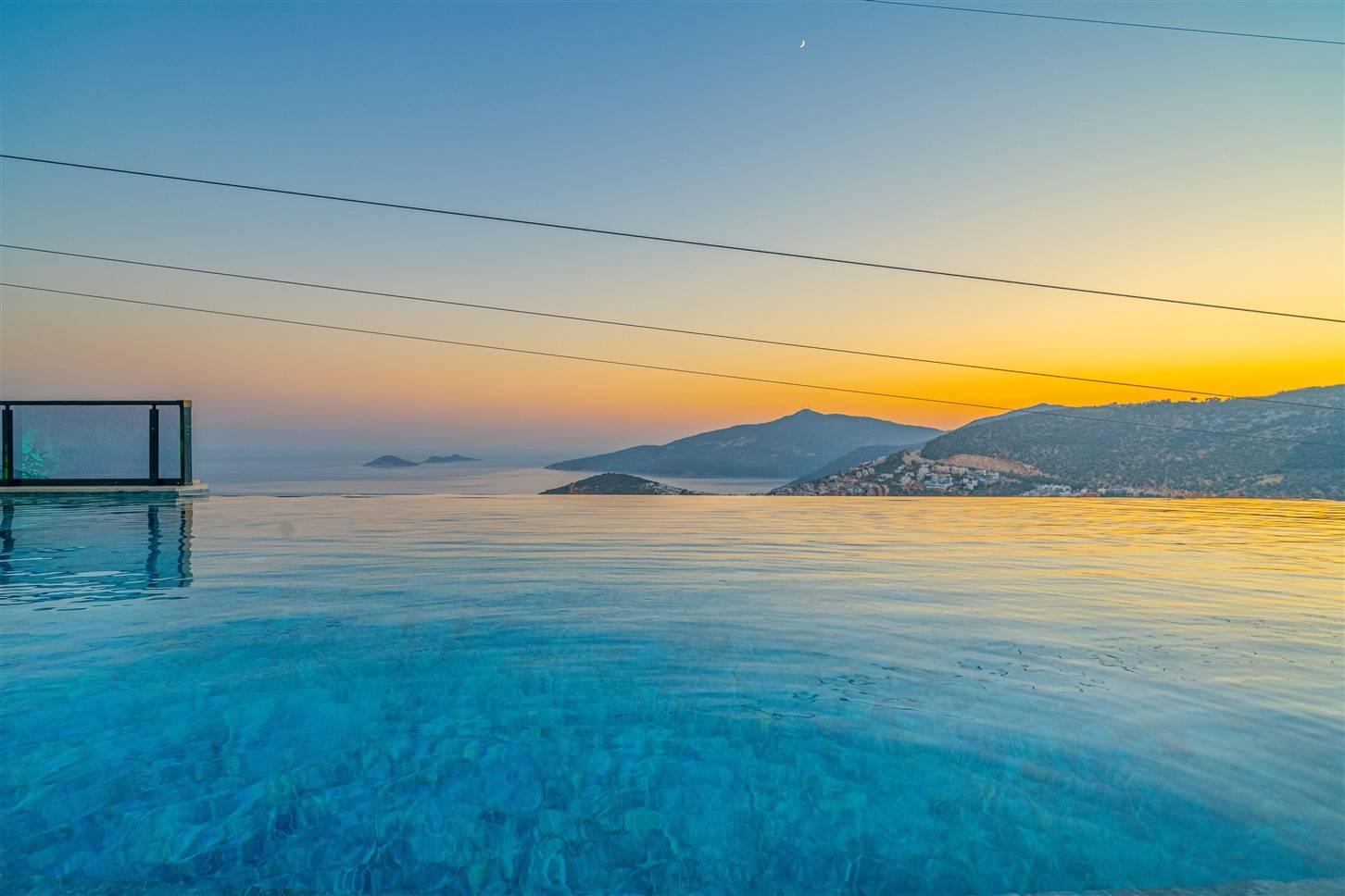 Kaş Kalkan'da Görkemli Deniz Manzaralı, Özel Havuzlu, 6+1 Villa-41234