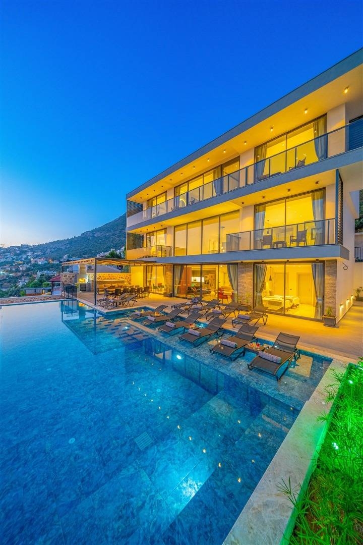 Kaş Kalkan'da Görkemli Deniz Manzaralı, Özel Havuzlu, 6+1 Villa
