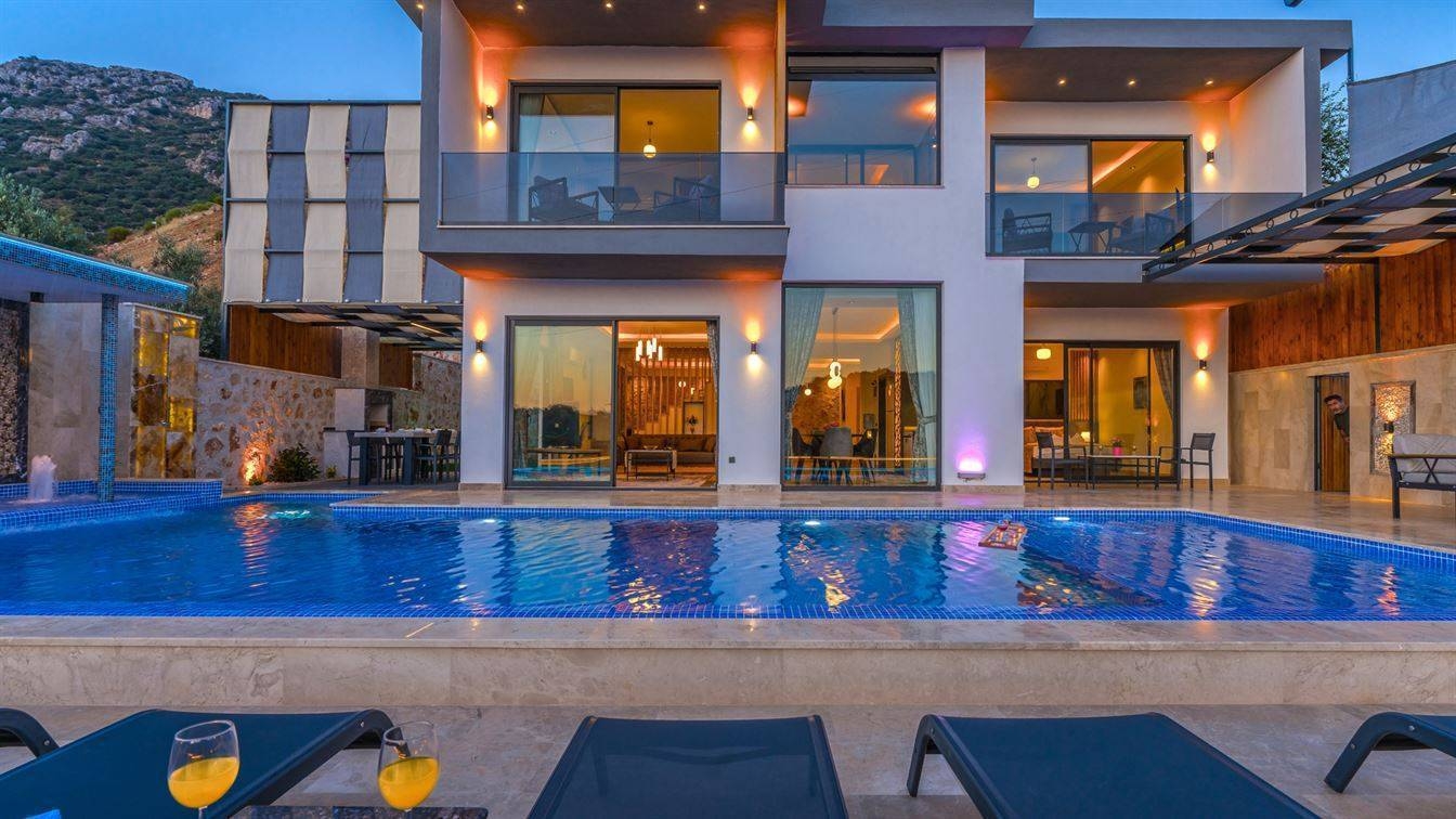 Kaş Bezirgan'da Huzurlu Doğada, Özel Havuzlu, Lüks Villa
