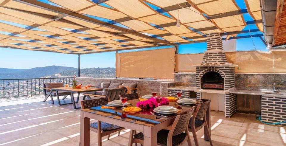 Kaş Bezirgan'da Enfes Deniz Manzaralı, Özel Havuzlu, Ferah Suit