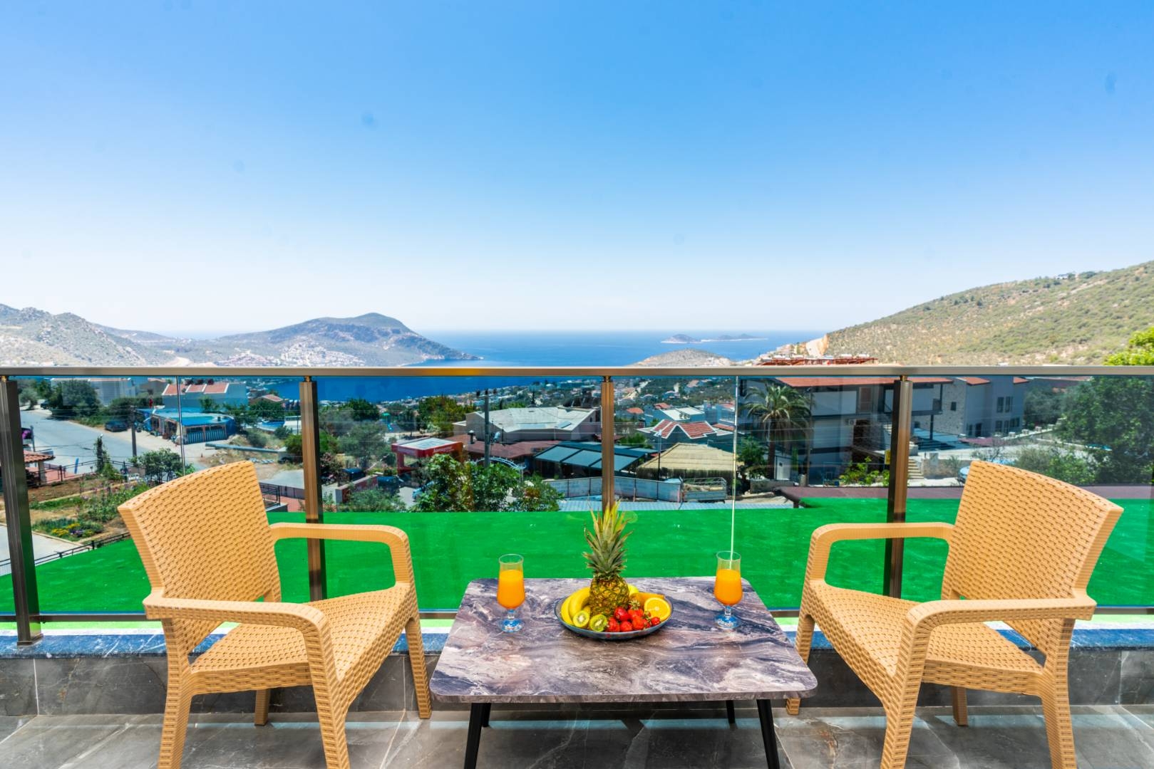 Kalkan Kördere'de Balayı Çiftlerine Uygun, Modern Tasarımlı, Şık Suit