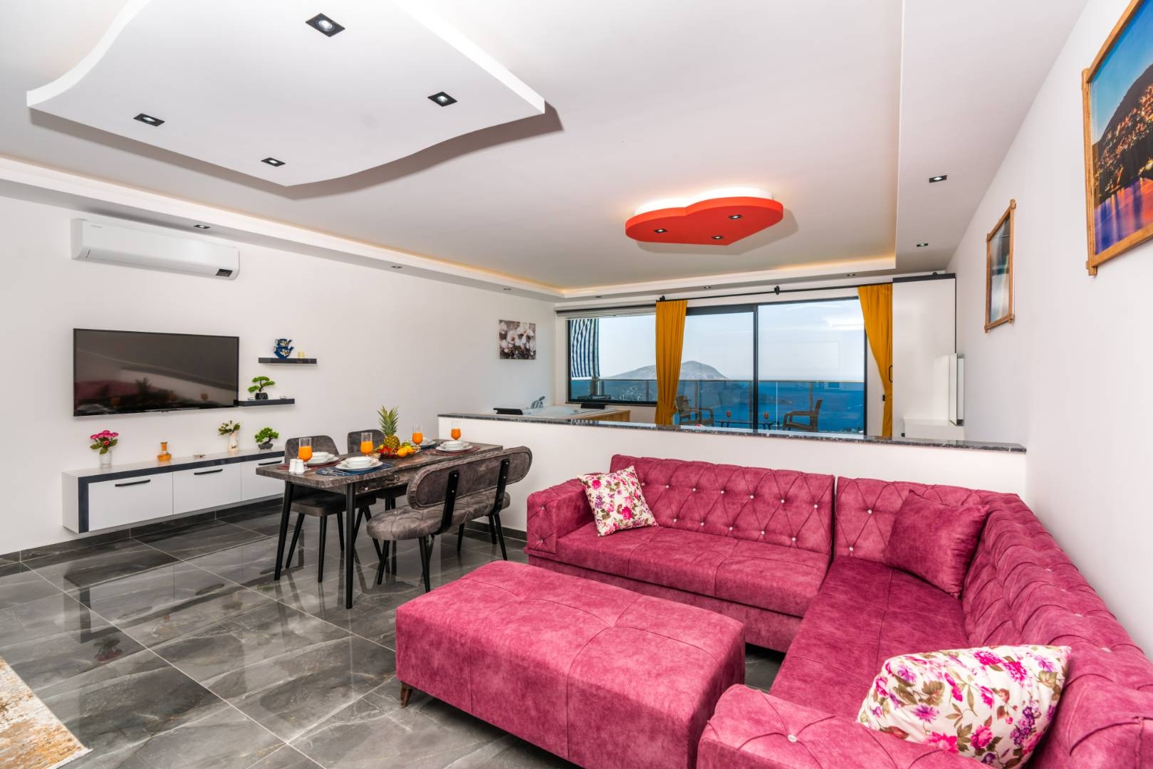 Kalkan Kördere'de Balayı Çiftlerine Uygun, Modern Tasarımlı, Şık Suit