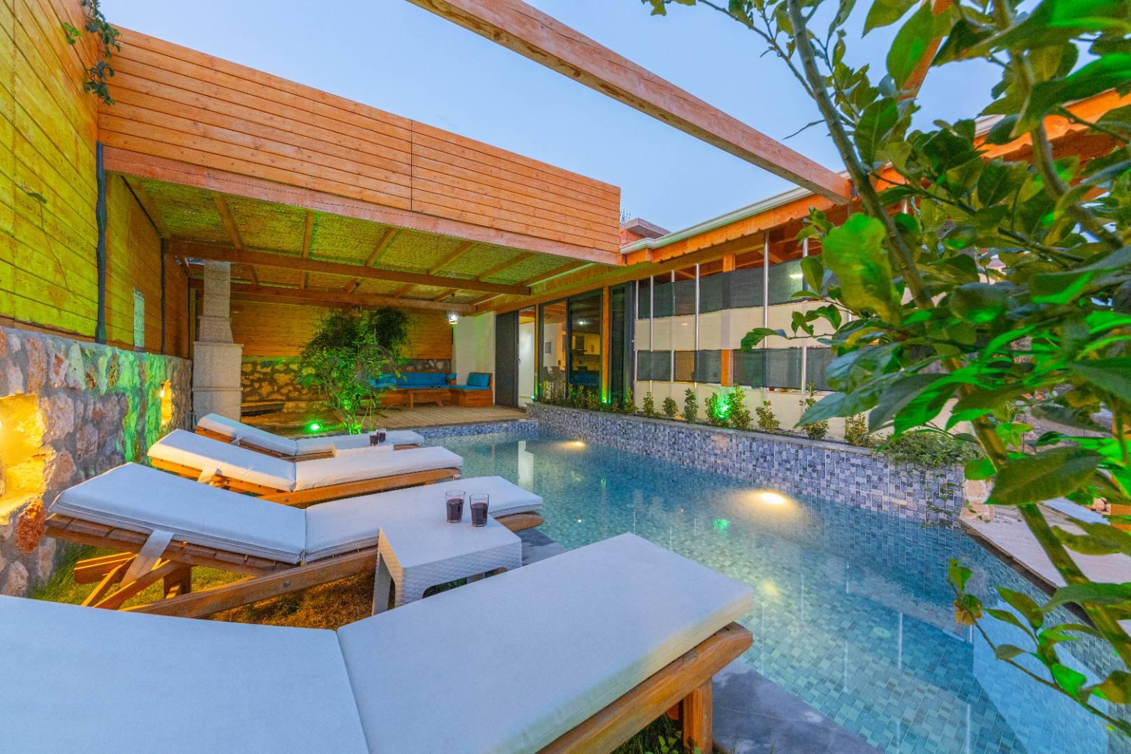 Kaş Bezirgan'da Deniz Manzaralı, Özel Havuzlu, Ahşap Villa-41030