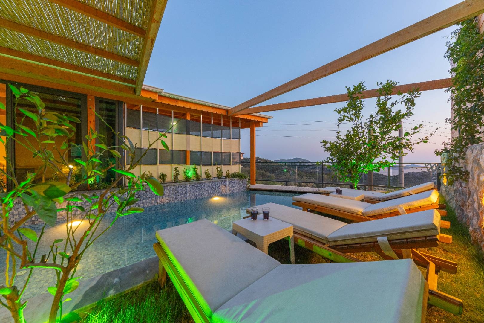 Kaş Bezirgan'da Deniz Manzaralı, Özel Havuzlu, Ahşap Villa