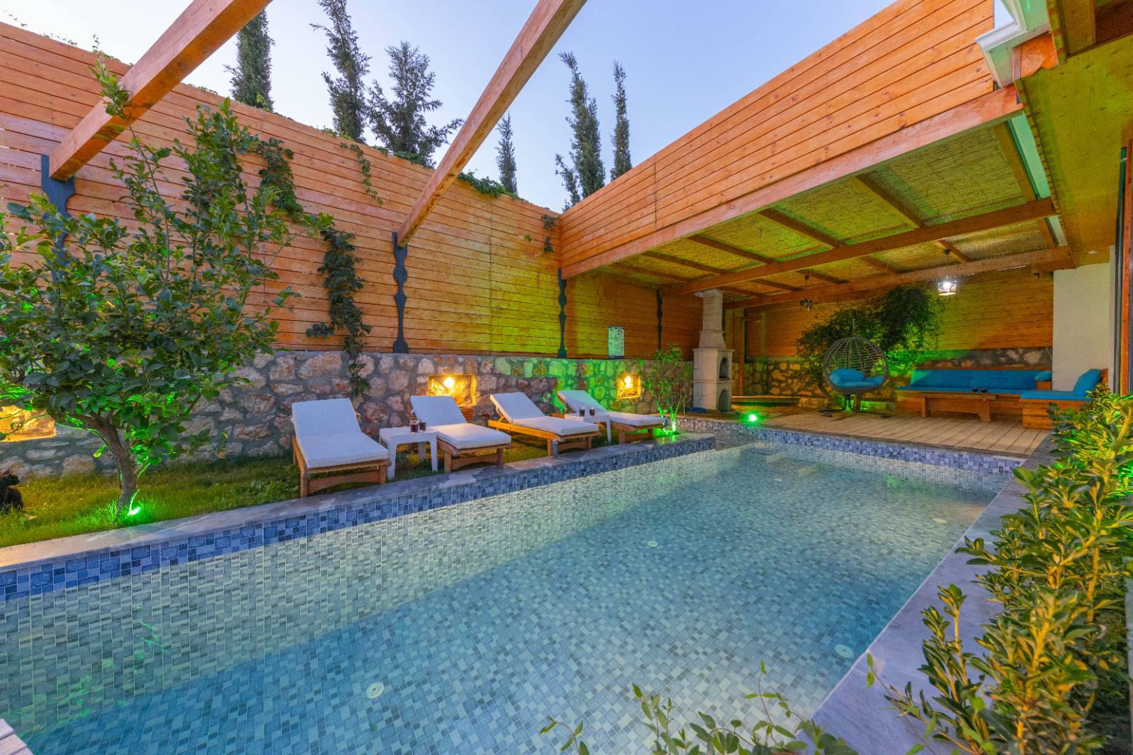 Kaş Bezirgan'da Deniz Manzaralı, Özel Havuzlu, Ahşap Villa-41030