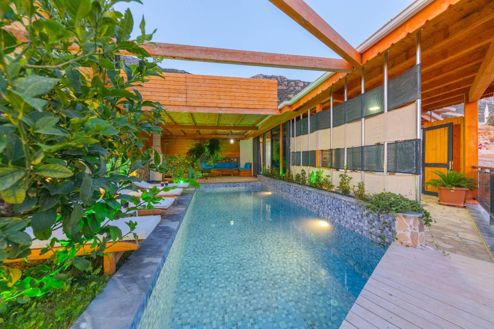 Kaş Bezirgan'da Deniz Manzaralı, Özel Havuzlu, Ahşap Villa-41030