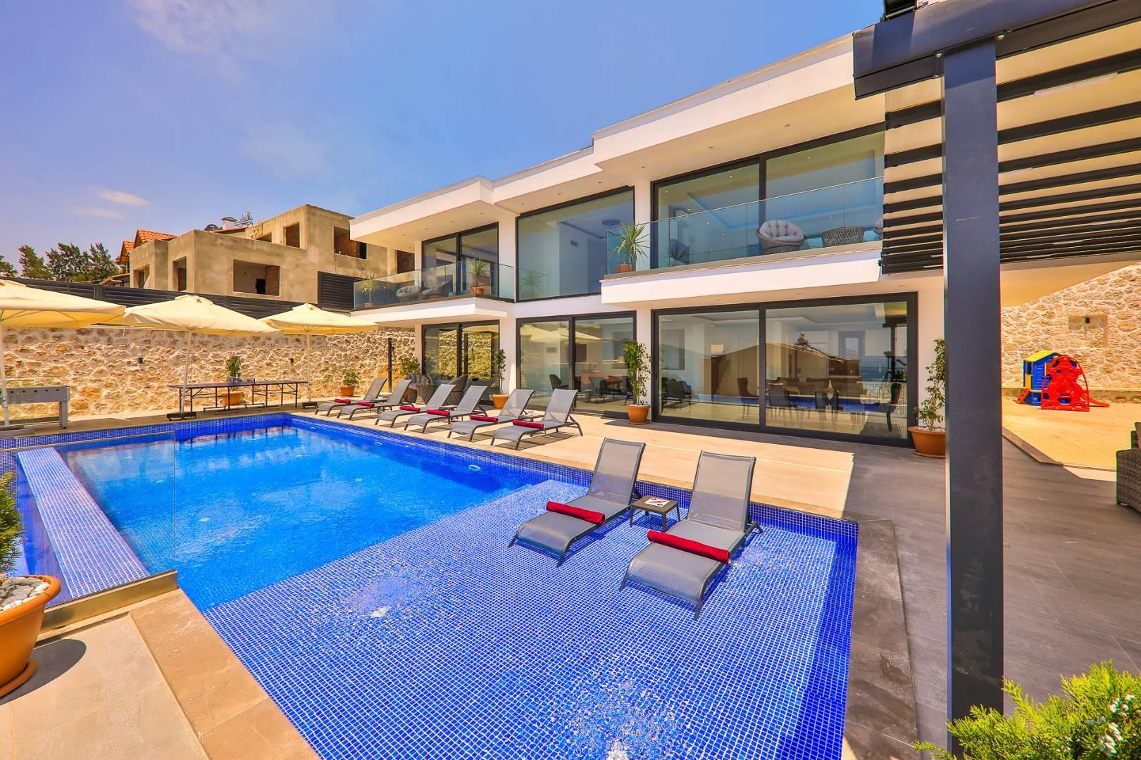 Kaş Bezirgan'da Deniz Manzaralı, Özel Havuzlu, Lüks Villa-36885