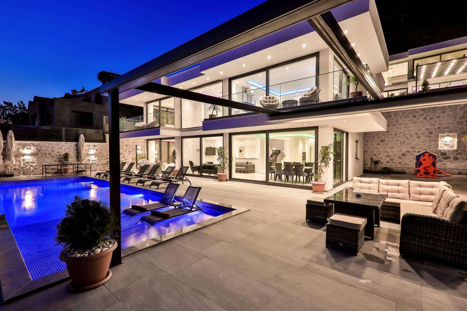 Kaş Bezirgan'da Deniz Manzaralı, Özel Havuzlu, Lüks Villa-36885