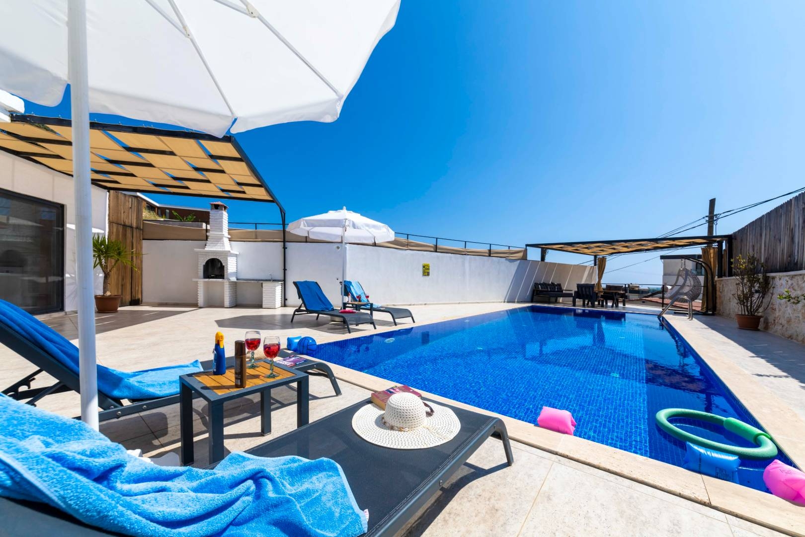 Kaş Bezirgan'da Doğa İle İç İçe, Özel Havuzlu, Konforlu Villa