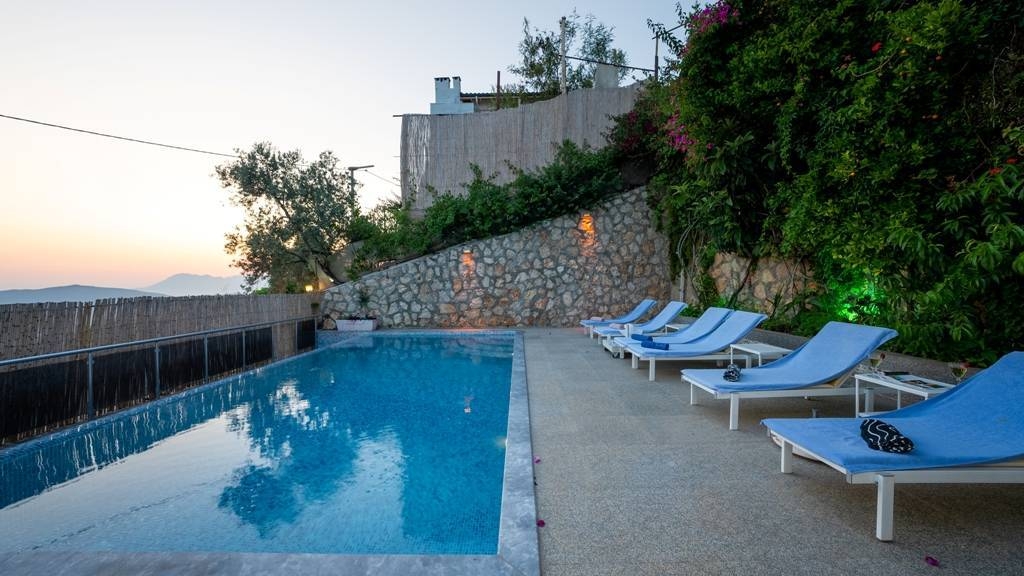 Kaş Bezirgan'da Doğa ve Deniz Manzaralı, Özel Havuzlu, Kiralık Villa