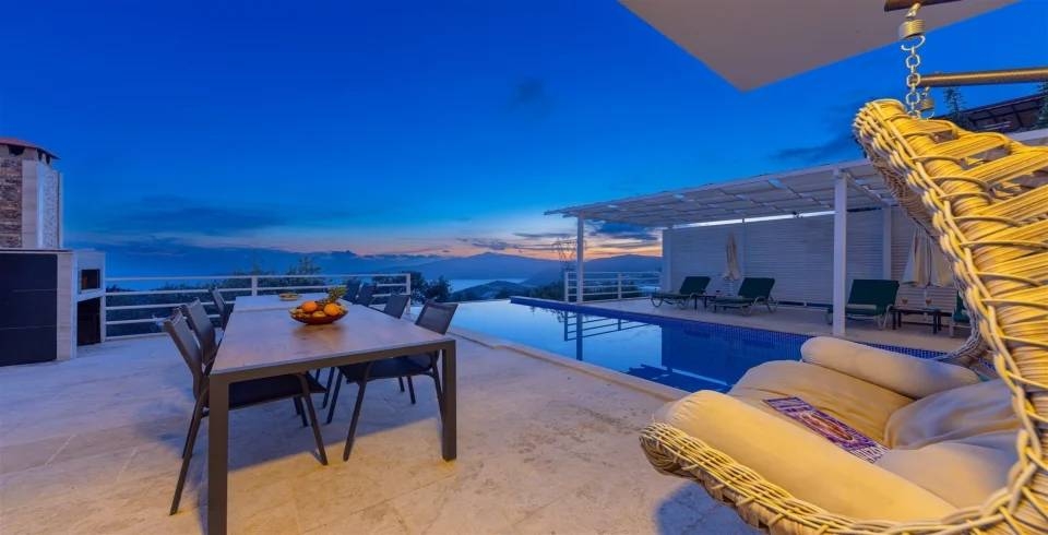 Kalkan Kördere'de Doğa ve Deniz Manzaralı, Özel Havuzlu, Şık Villa