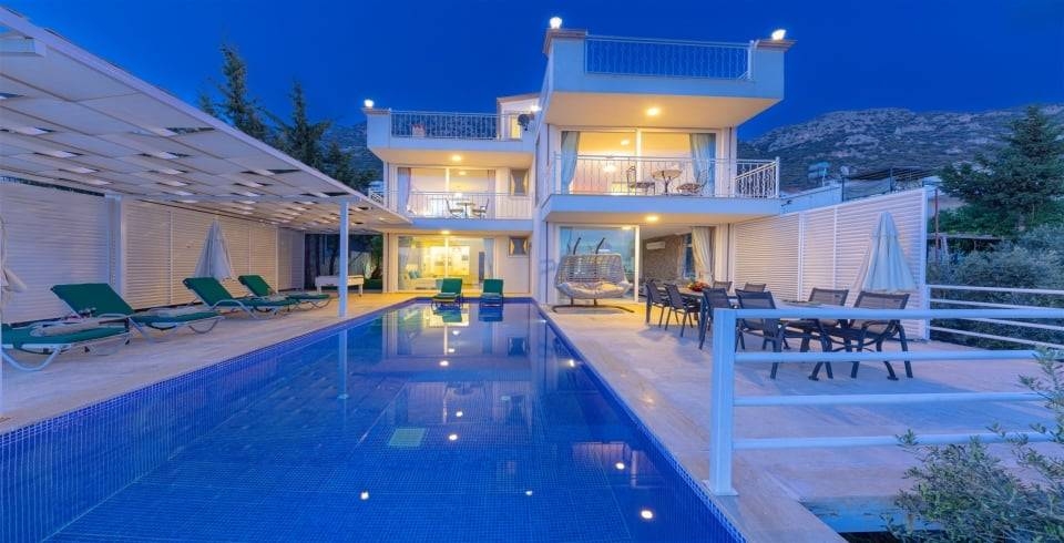 Kalkan Kördere'de Doğa ve Deniz Manzaralı, Özel Havuzlu, Şık Villa