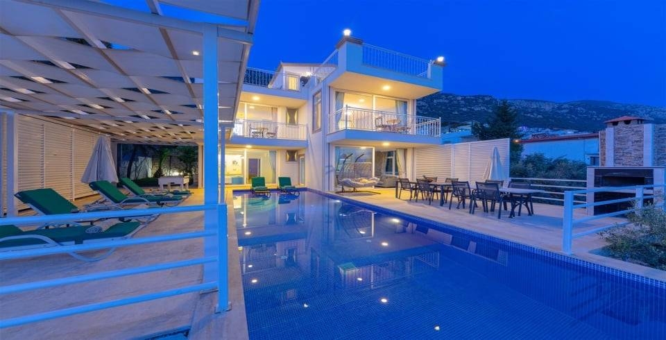 Kalkan Kördere'de Doğa ve Deniz Manzaralı, Özel Havuzlu, Şık Villa