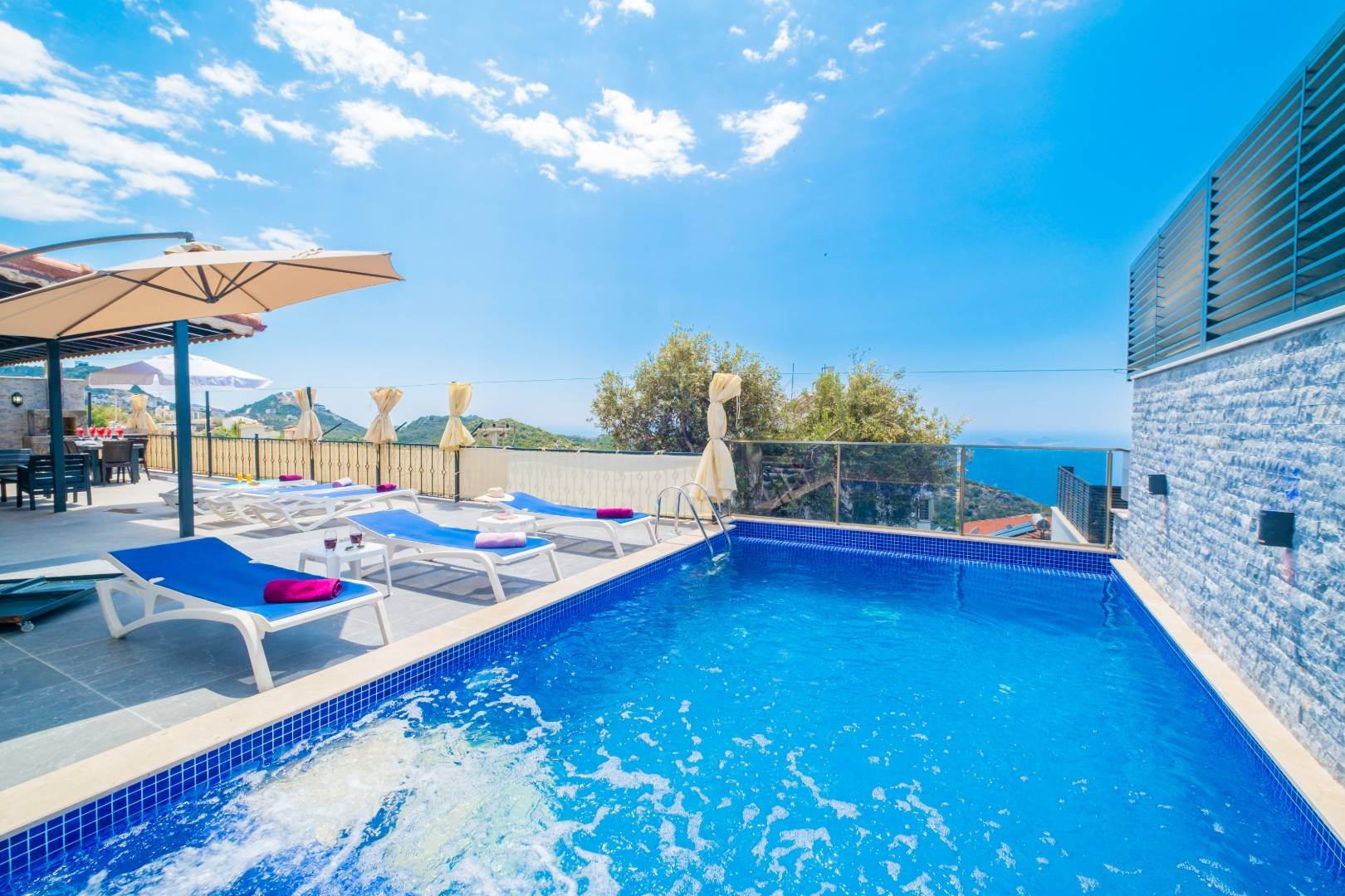 Kalkan Kördere'de Geniş Ailelere Uygun, Özel Havuzlu, Olanaklı Villa