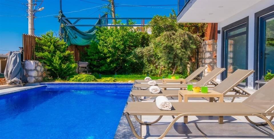 Kalkan Kördere'de Geniş Bahçeli, Açık ve Kapalı Havuzlu, Şık Villa-39752