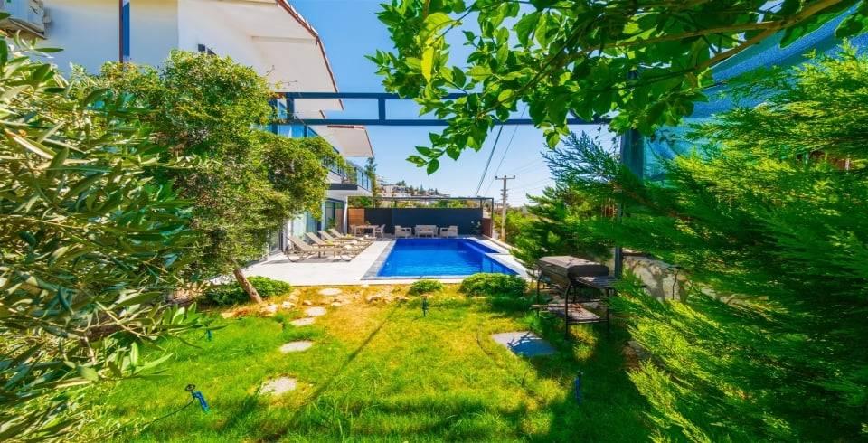 Kalkan Kördere'de Geniş Bahçeli, Açık ve Kapalı Havuzlu, Şık Villa-39752
