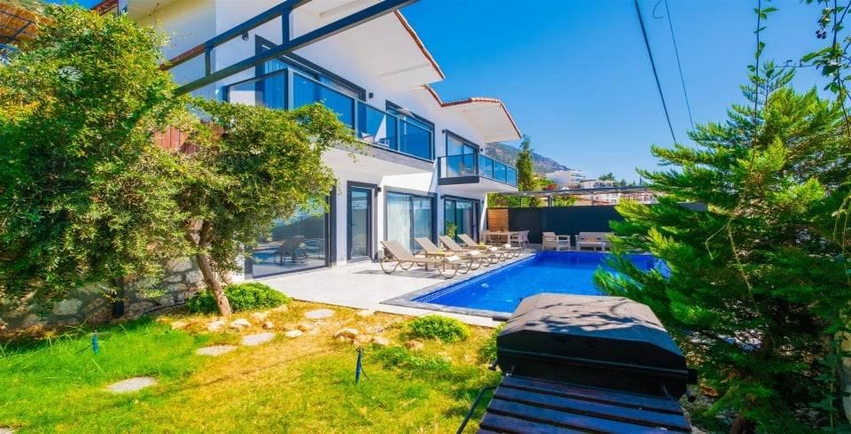Kalkan Kördere'de Geniş Bahçeli, Açık ve Kapalı Havuzlu, Şık Villa-39752