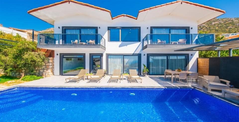 Kalkan Kördere'de Geniş Bahçeli, Açık ve Kapalı Havuzlu, Şık Villa-39752