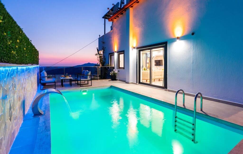 Kaş Bezirgan'da Merkeze Yakın Konumda, Özel Havuzlu, Şık Villa -35172