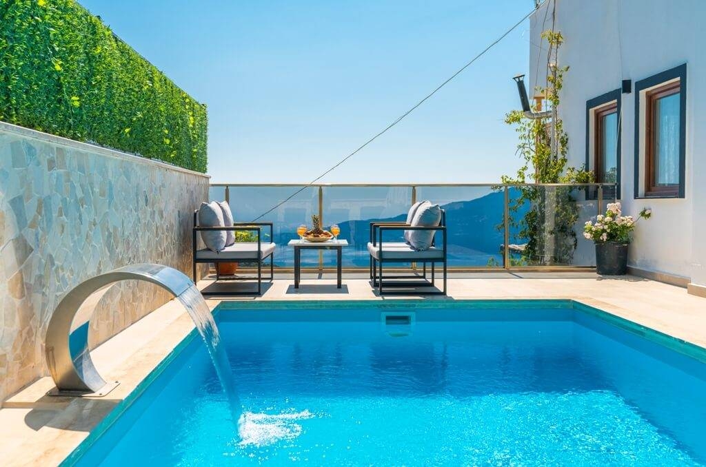Kaş Bezirgan'da Merkeze Yakın Konumda, Özel Havuzlu, Şık Villa