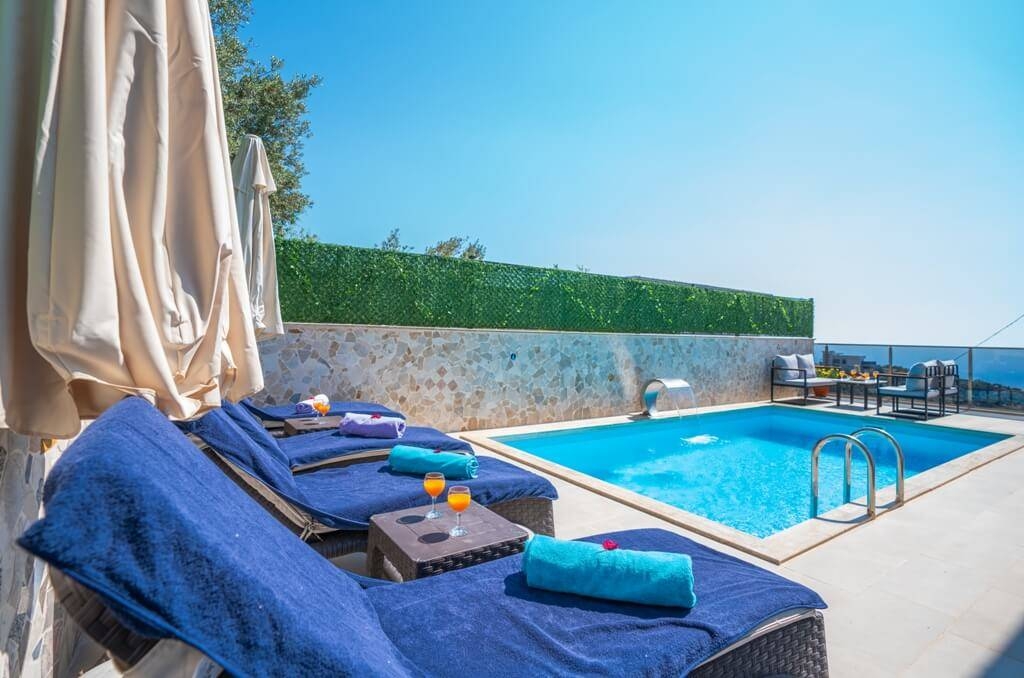 Kaş Bezirgan'da Merkeze Yakın Konumda, Özel Havuzlu, Şık Villa