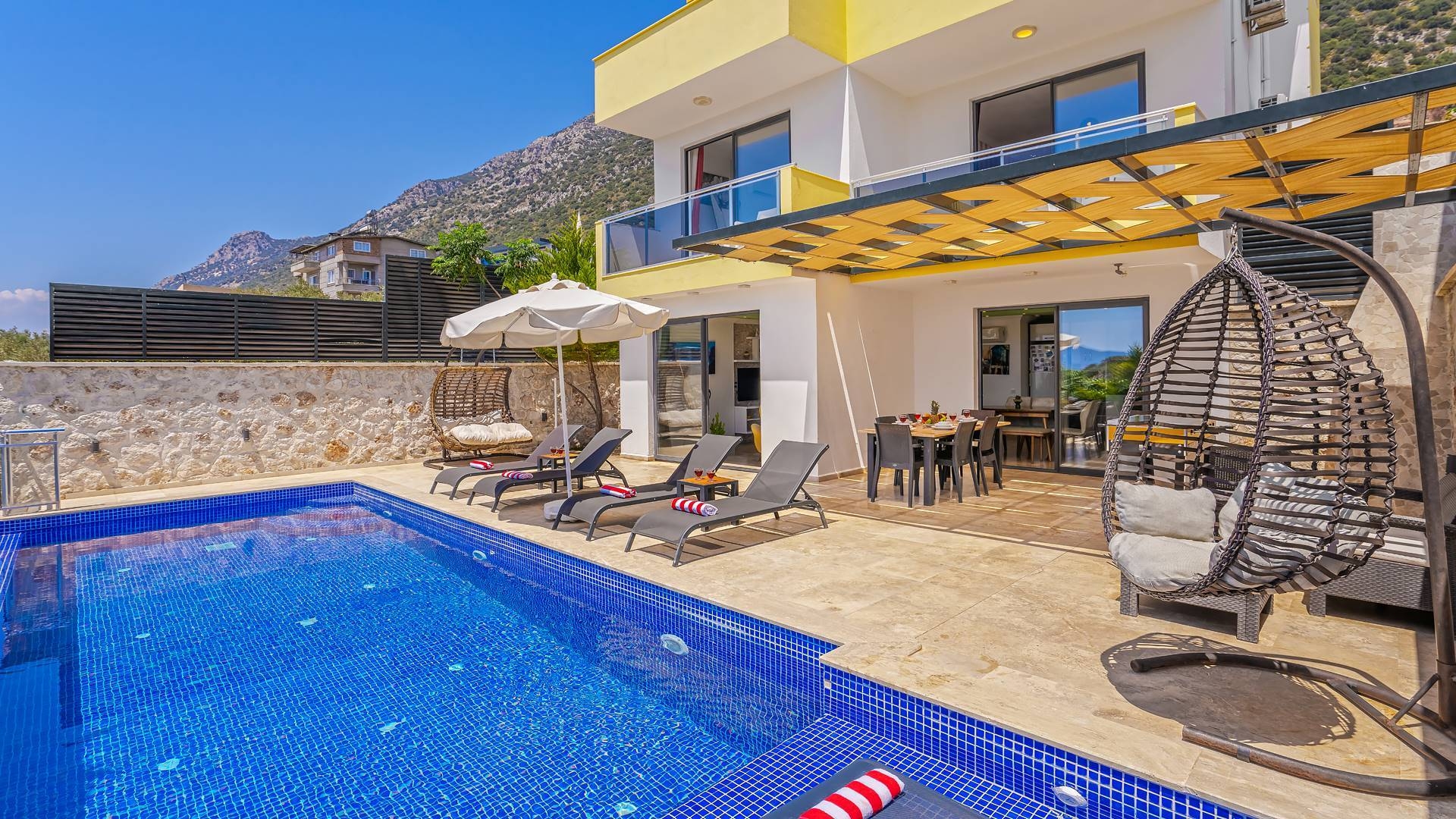 Kaş Bezirgan'da Doğa Manzaralı, Özel Havuzlu, Lüks Villa