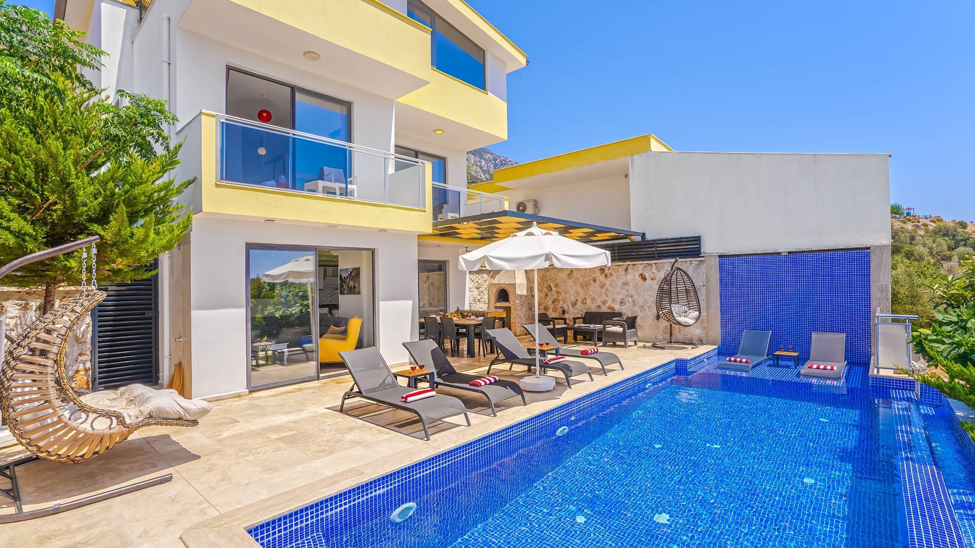 Kaş Bezirgan'da Doğa Manzaralı, Özel Havuzlu, Lüks Villa