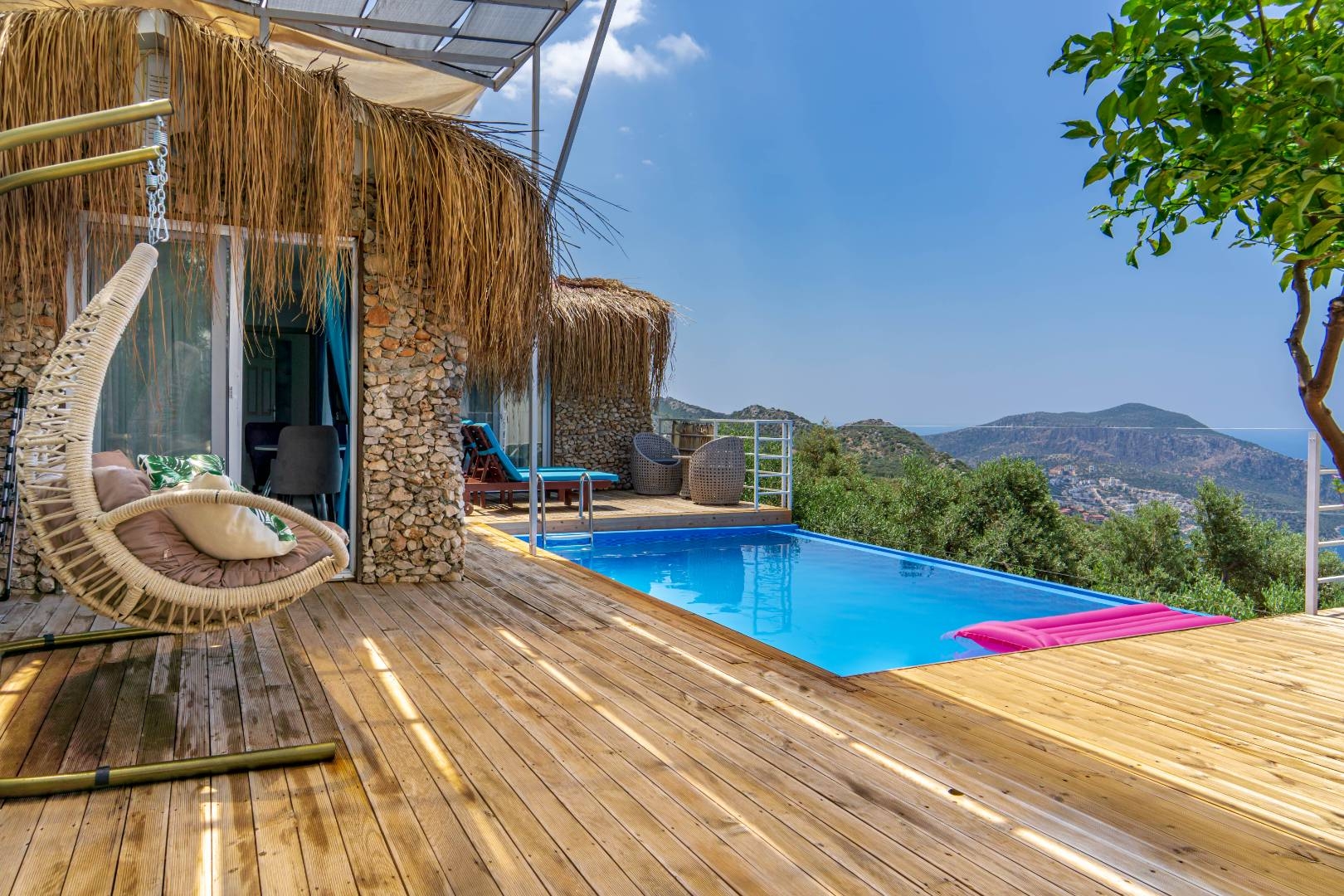 Kalkan Kördere'de Deniz Manzaralı, Özel Havuzlu, Balayı Villası