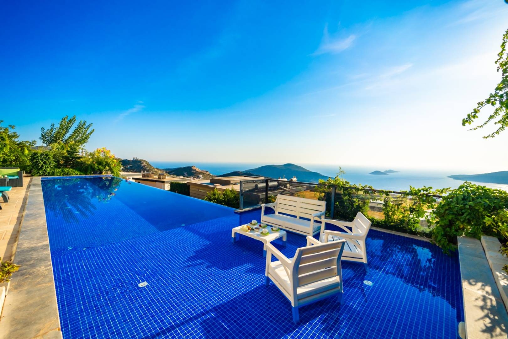 Kalkan Kördere'de Muhteşem Manzaralı, Sonsuzluk Havuzlu, Saunalı Villa