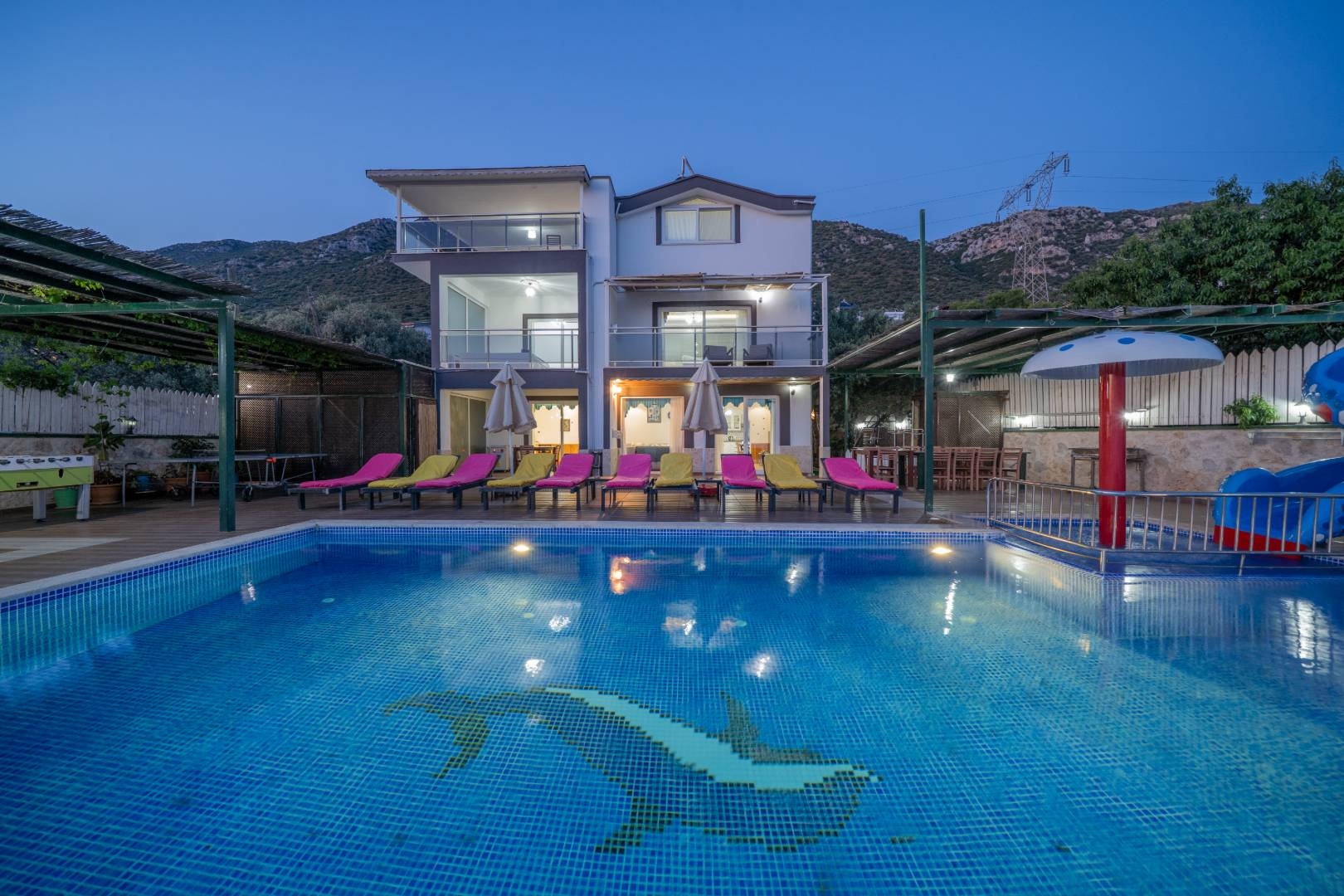 Kalkan Kördere'de Panoramik Deniz Manzaralı, Özel Havuzlu, 7+1 Villa