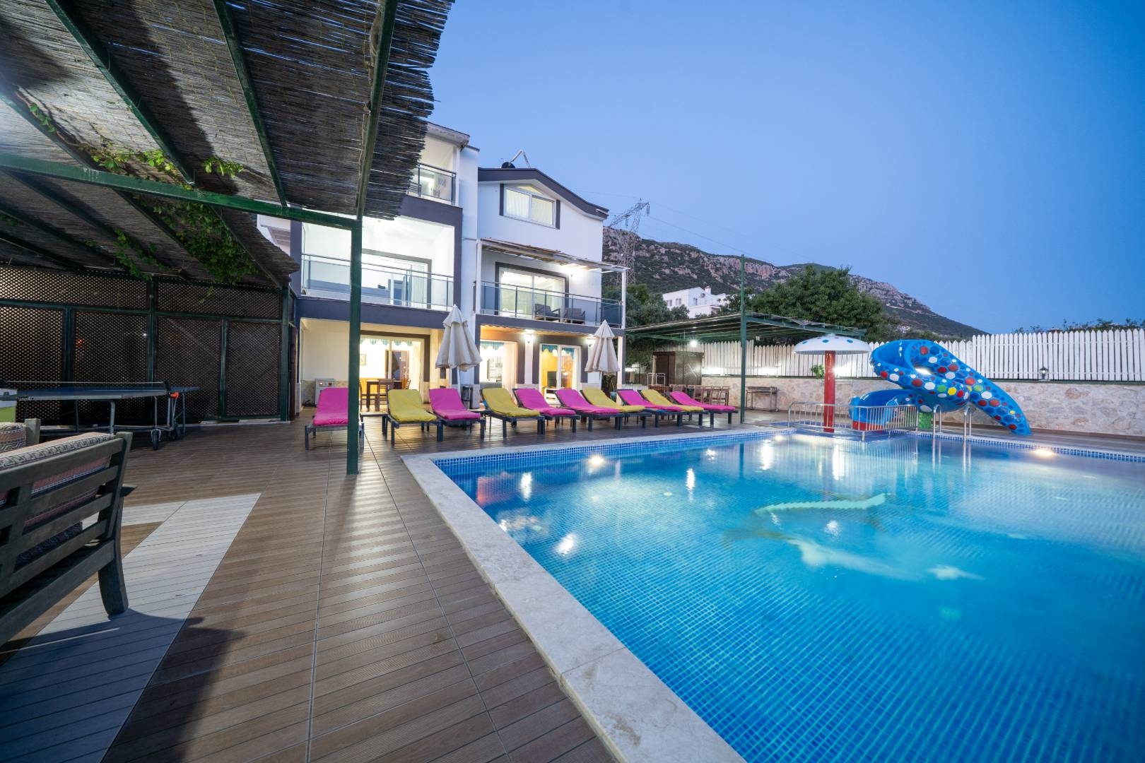 Kalkan Kördere'de Panoramik Deniz Manzaralı, Özel Havuzlu, 7+1 Villa