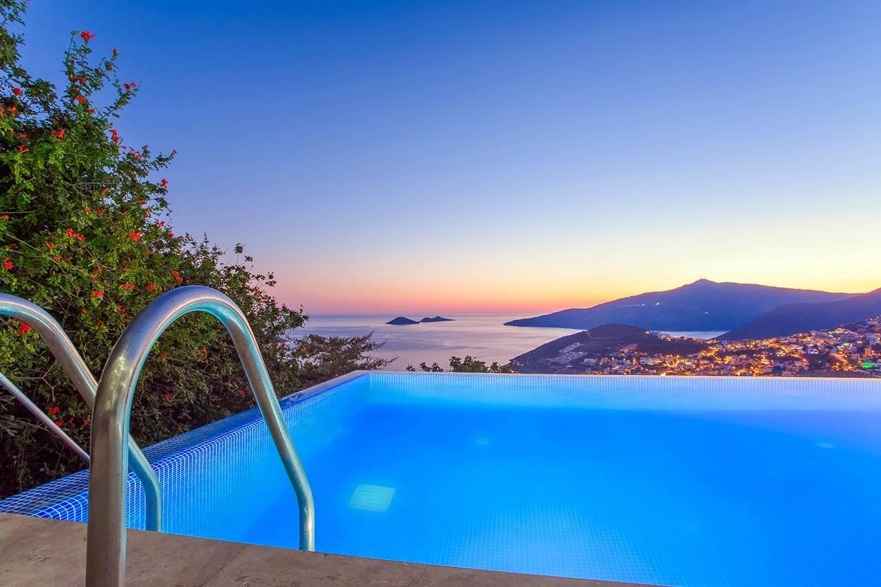 Kalkan'da Büyüleyici Deniz Manzaralı, Özel Havuzlu, Spor Salonlu Villa-41209